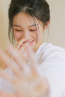 坐公交车最后一排让别人弄